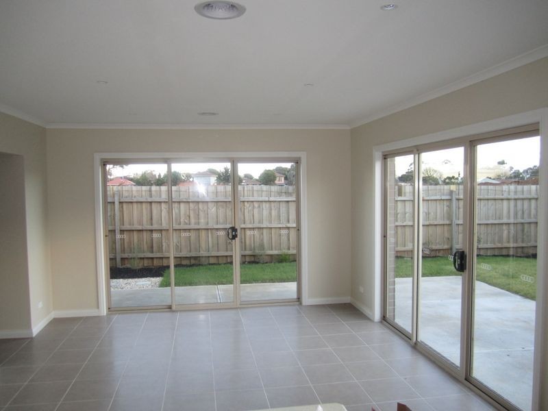 13/3 Austin Place, Melton South VIC 3338