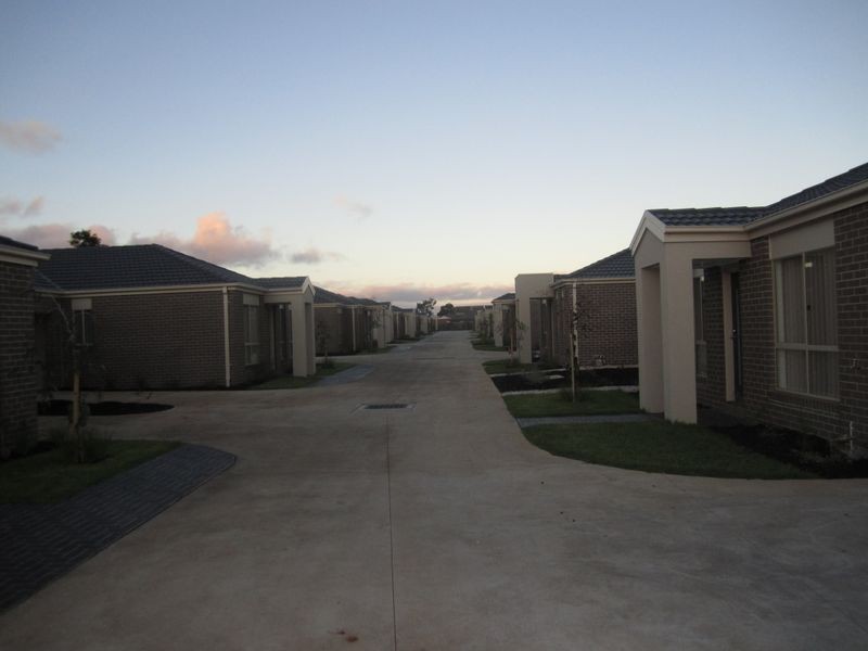 16/3 Austin Place, Melton South VIC 3338