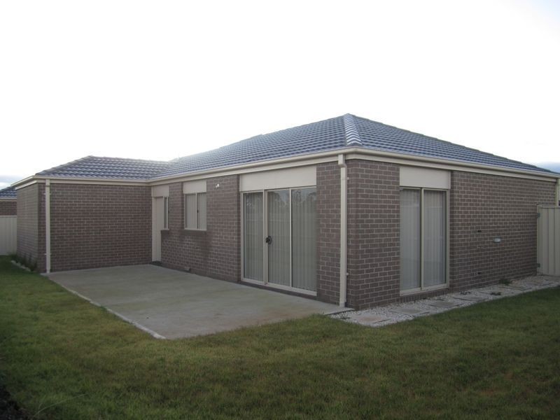 16/3 Austin Place, Melton South VIC 3338