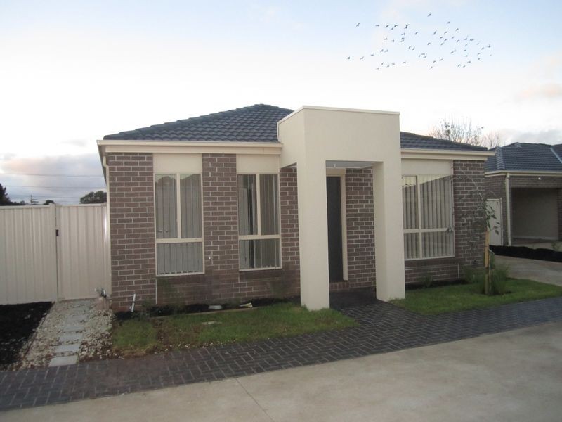 19/3 Austin Place, Melton South VIC 3338