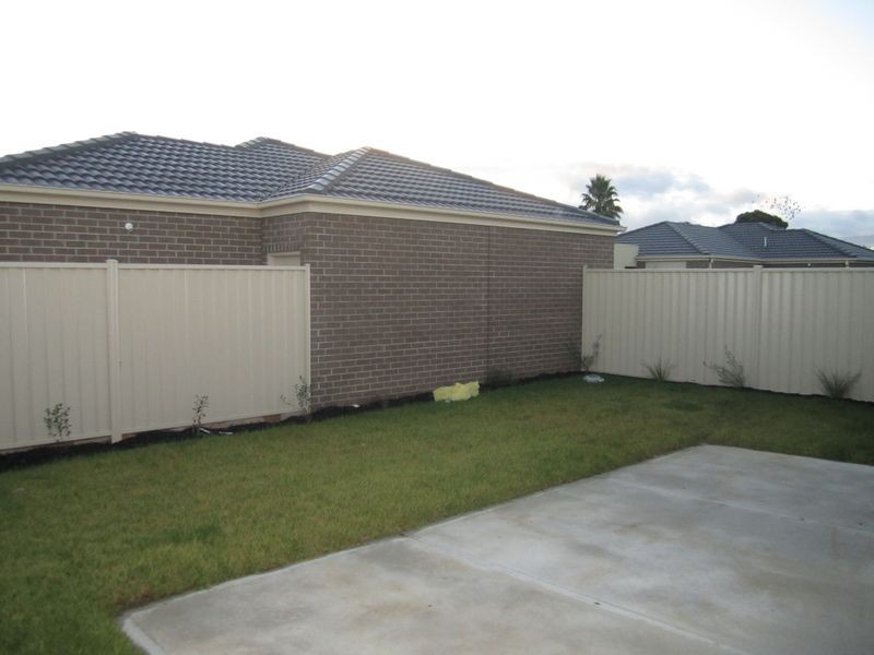 19/3 Austin Place, Melton South VIC 3338