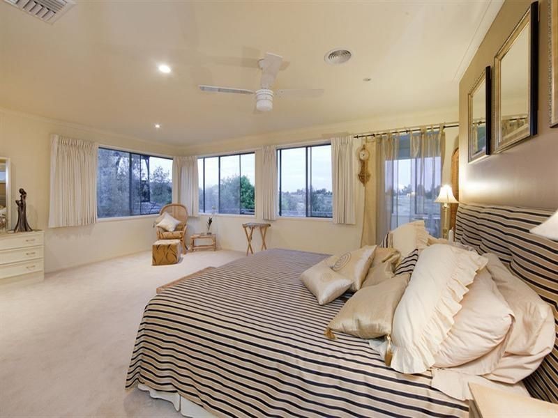 16 Sandlewood Lane, Point Cook VIC 3030