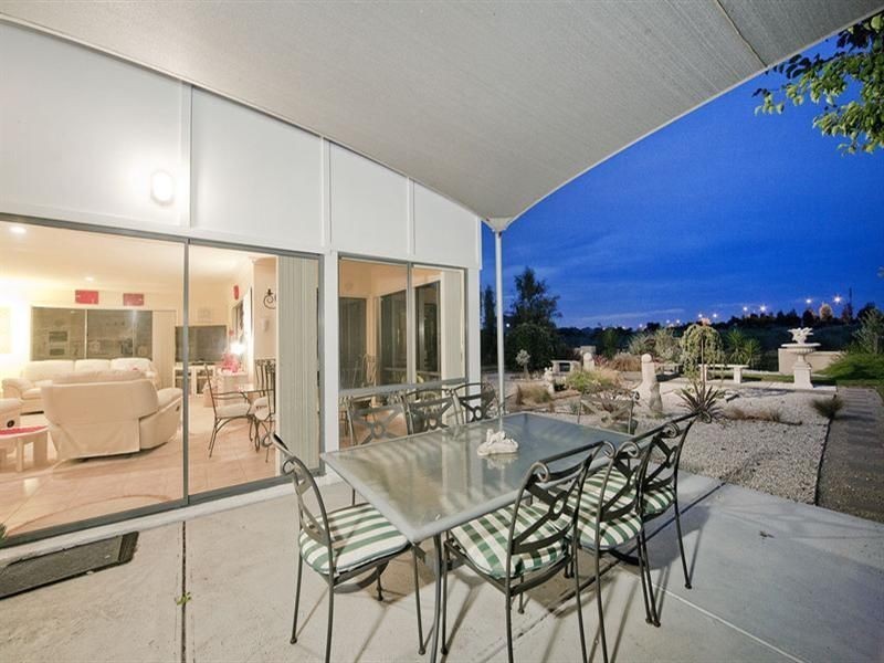 16 Sandlewood Lane, Point Cook VIC 3030