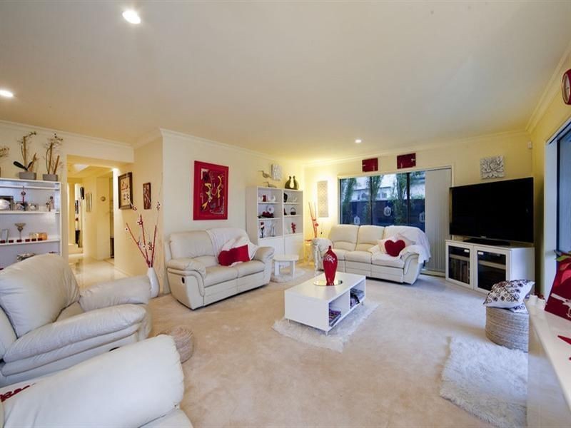 16 Sandlewood Lane, Point Cook VIC 3030