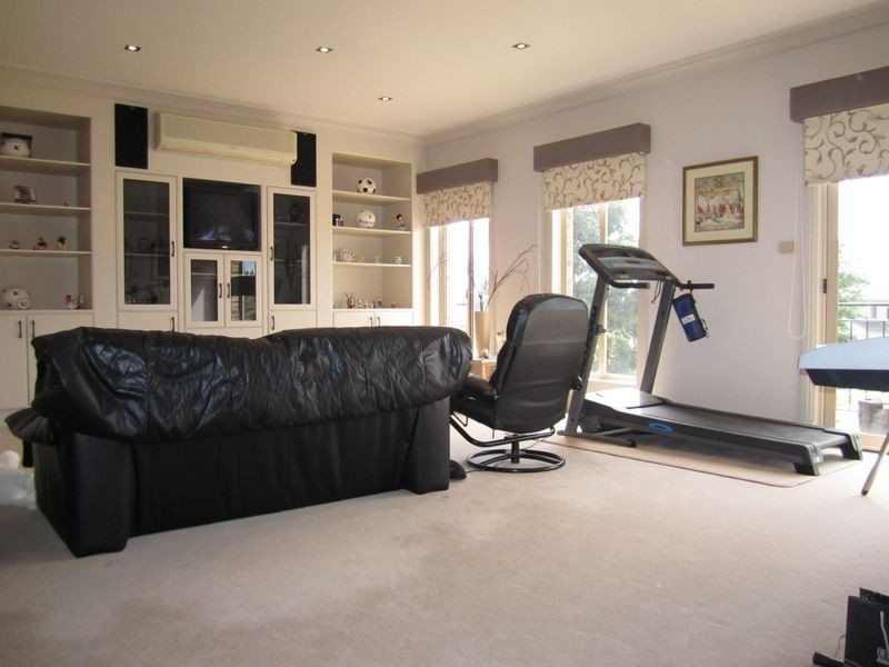 68 Sanctuary Lakes South Boulevard, Point Cook VIC 3030