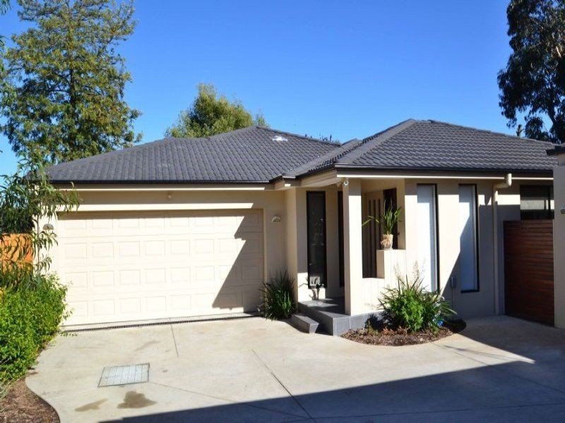 2/11 Rickards Avenue, Knoxfield VIC 3180