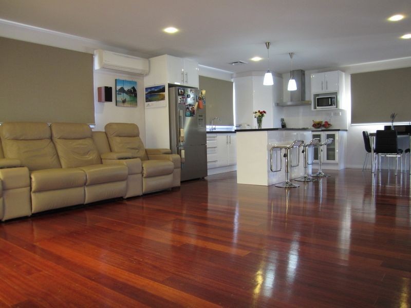 2/11 Rickards Avenue, Knoxfield VIC 3180