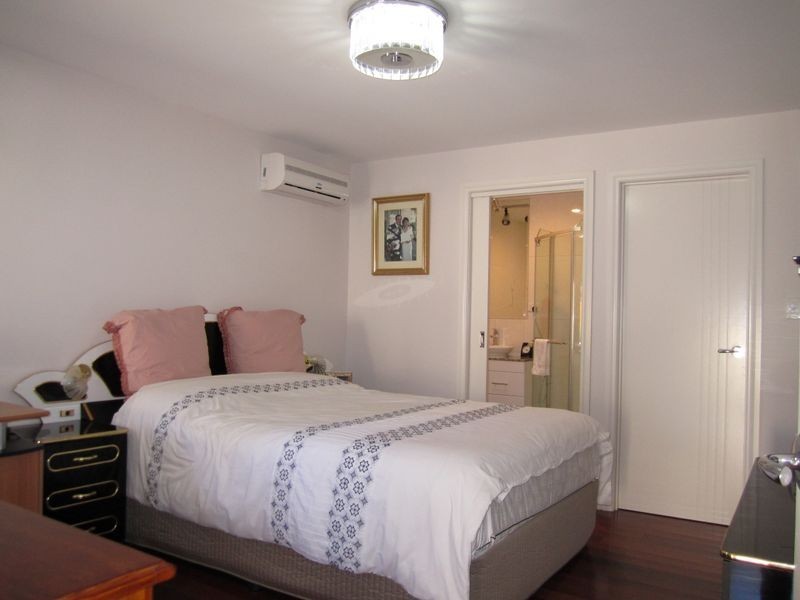 2/11 Rickards Avenue, Knoxfield VIC 3180