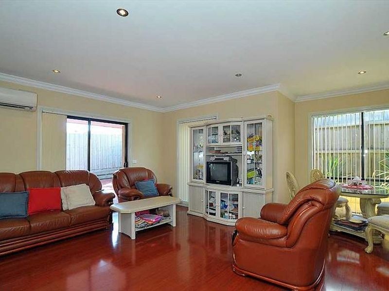 2/8 Harley Street, Knoxfield VIC 3180