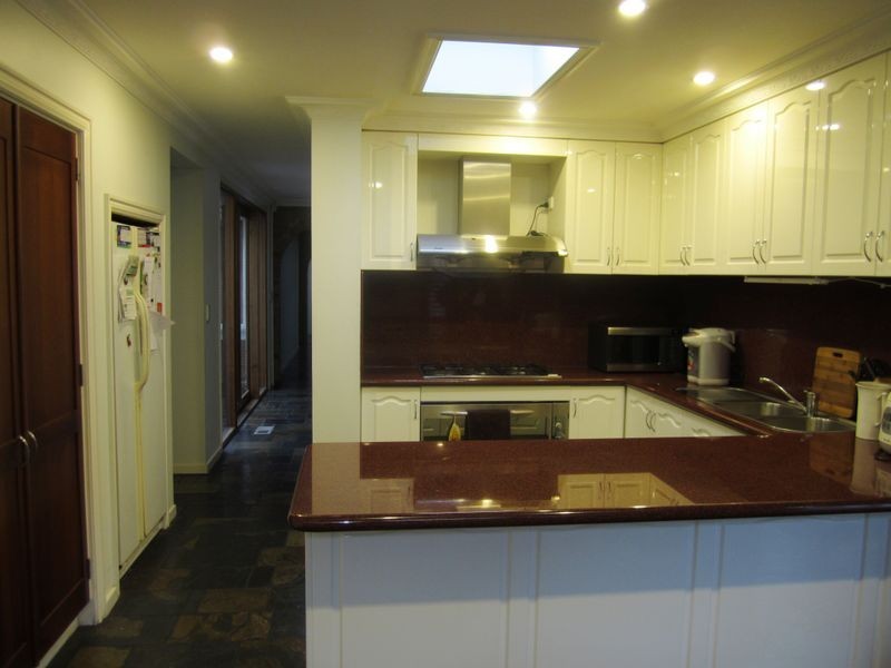 18 Ajax Drive, Wheelers Hill VIC 3150