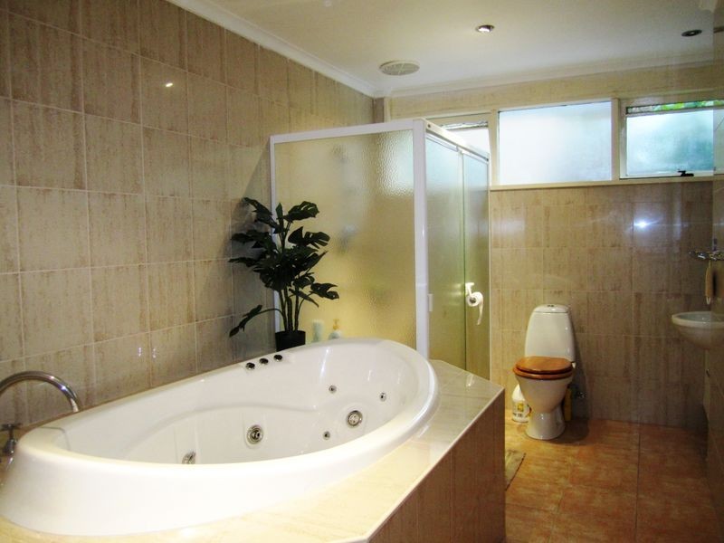 18 Ajax Drive, Wheelers Hill VIC 3150