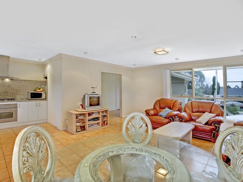 1/8 Harley Street, Knoxfield VIC 3180