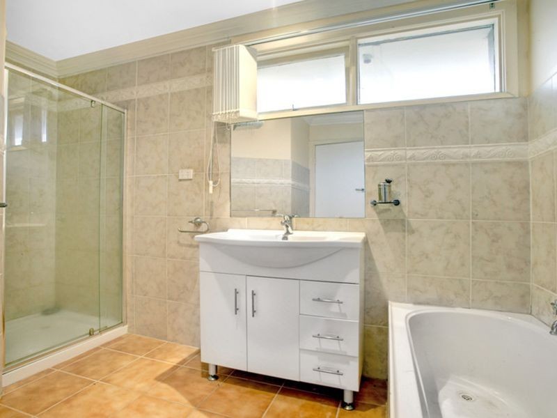 1/8 Harley Street, Knoxfield VIC 3180