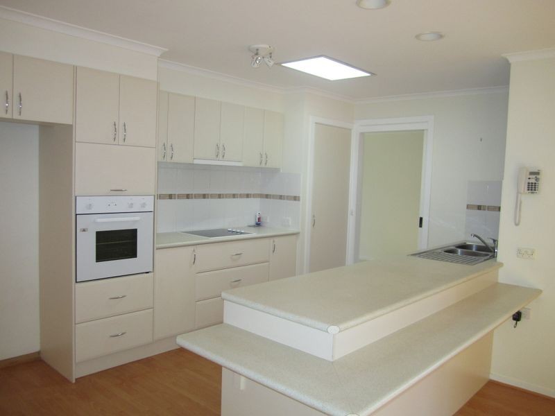 66 Lakeside Boulevard, Rowville VIC 3178