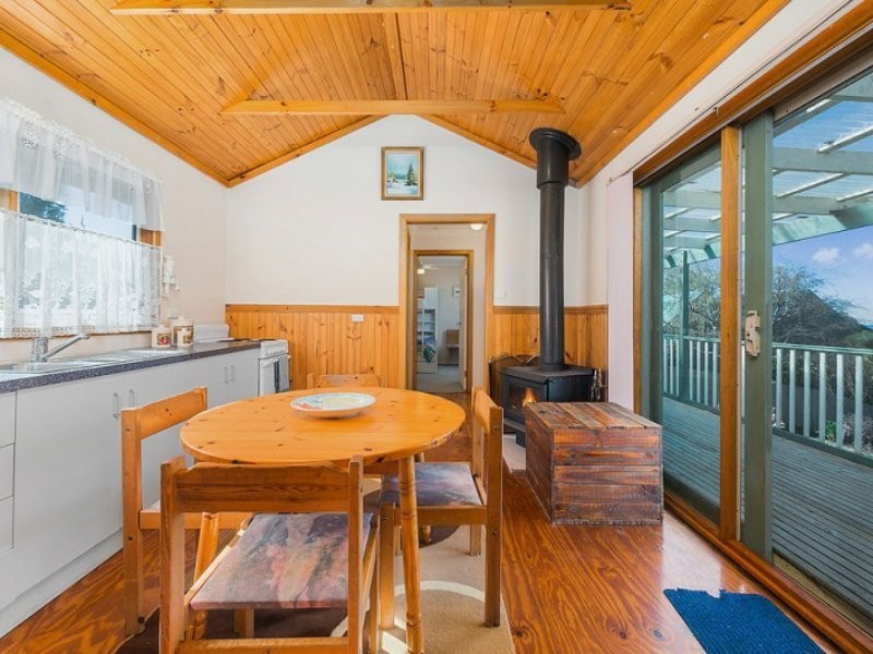 17 Gardner Street, Beech Forest VIC 3237