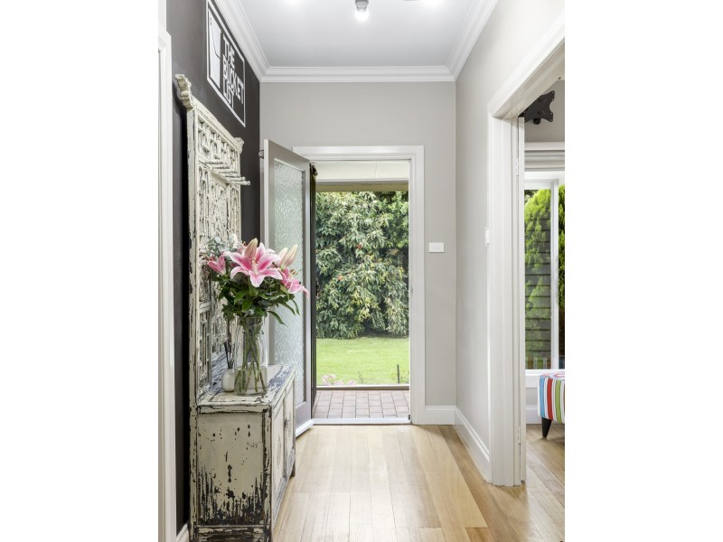 8 Woods Street, Colac VIC 3250