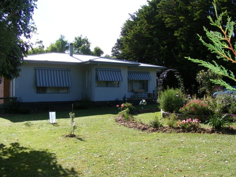 709 Centre Road, Cooriemungle VIC 3268
