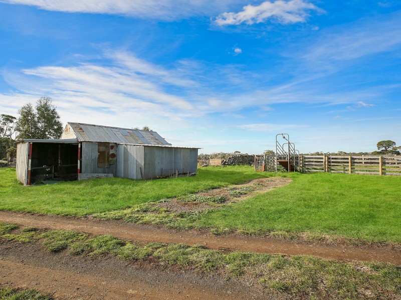 310 Harlocks Road, Pomborneit North VIC 3260