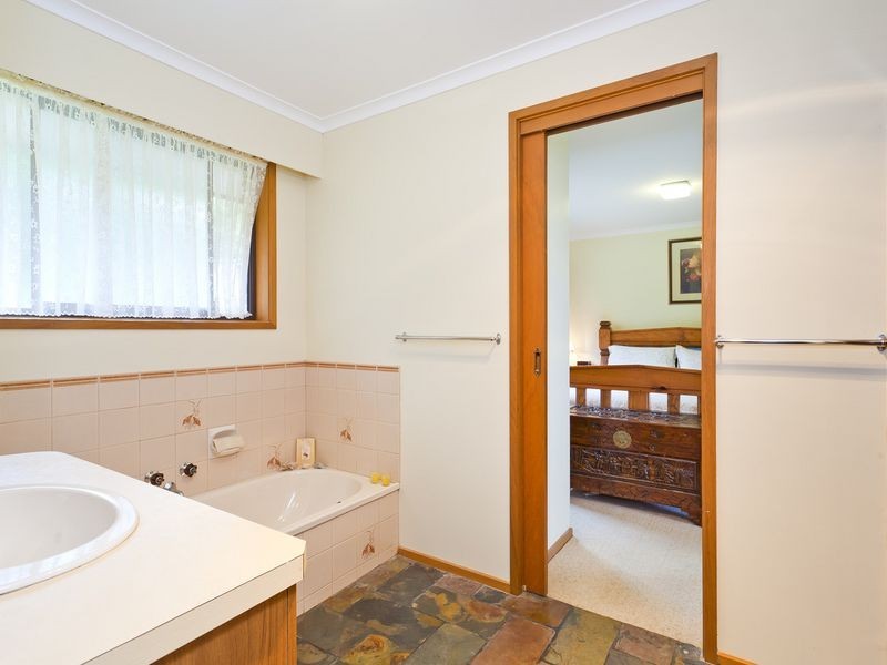 40 Everett Crescent, Barongarook VIC 3249