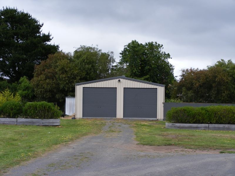 15 Neale Street, Elliminyt VIC 3250