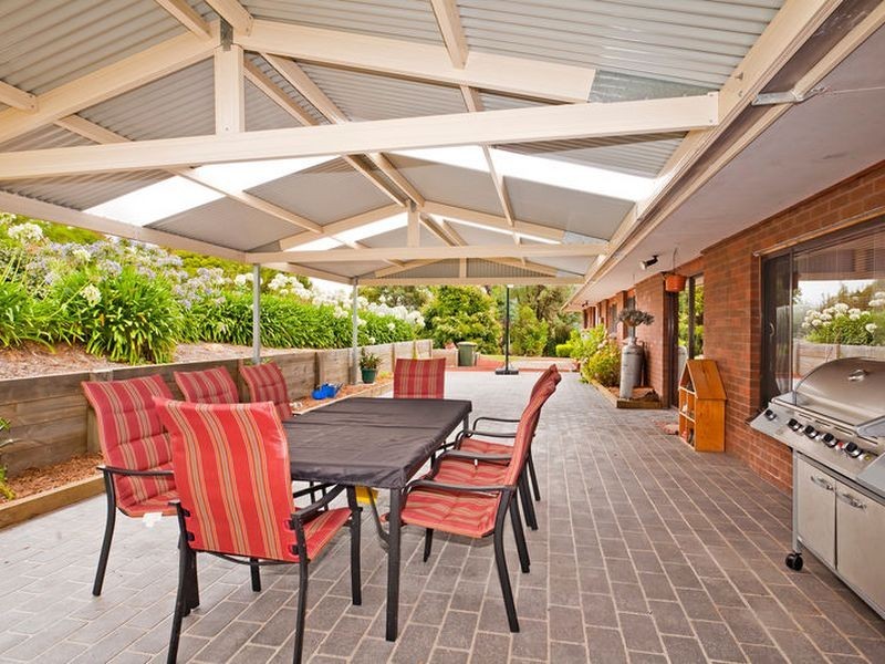 25 Everett Crescent, Barongarook VIC 3249