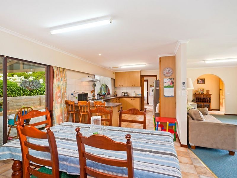 25 Everett Crescent, Barongarook VIC 3249