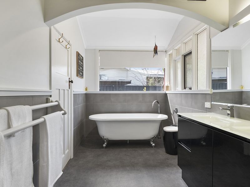 22 Queens Avenue, Colac VIC 3250