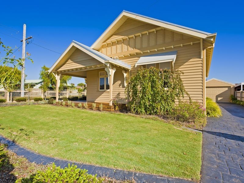 21 Armstrong Street, Colac VIC 3250
