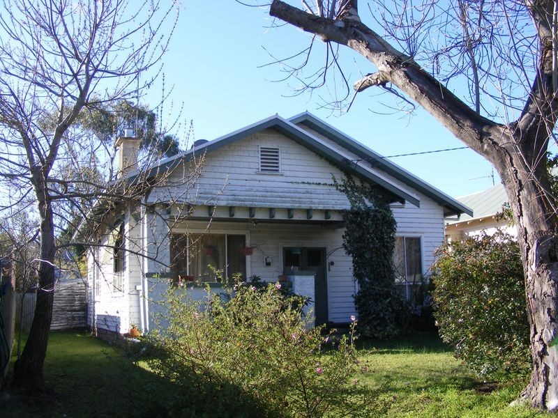 11 Moore Street, Colac VIC 3250
