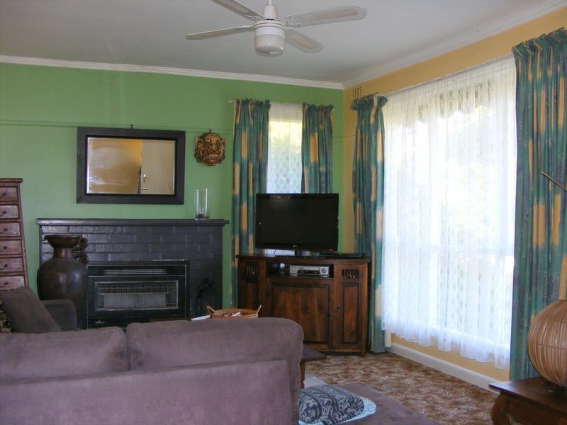 33 Churchill Square, Colac VIC 3250
