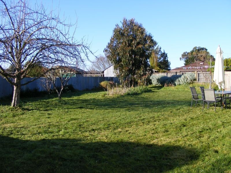 33 Churchill Square, Colac VIC 3250