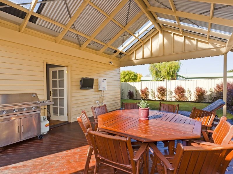21 Armstrong Street, Colac VIC 3250