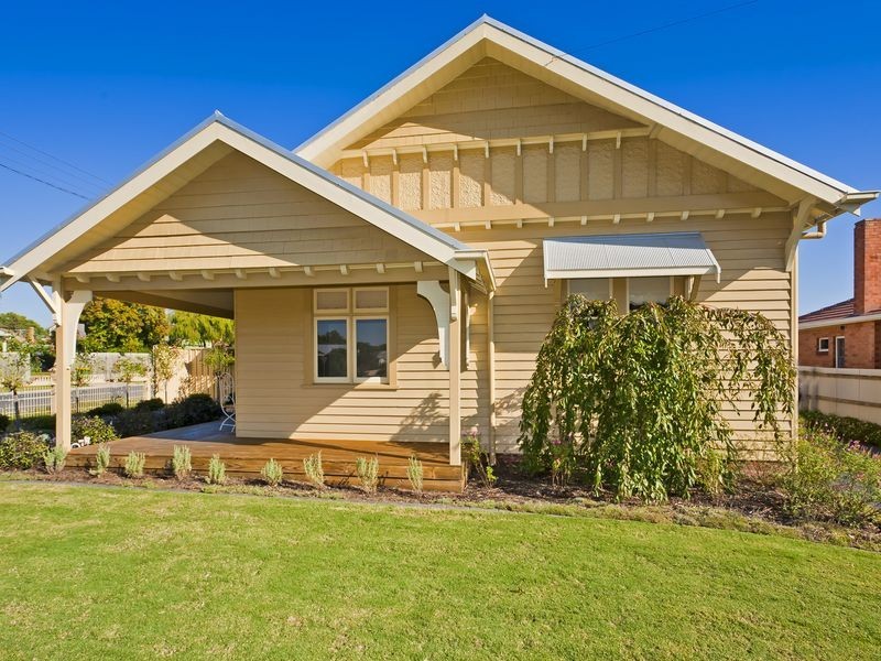 21 Armstrong Street, Colac VIC 3250