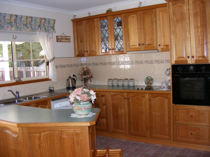 17 Williams Road, Simpson VIC 3266