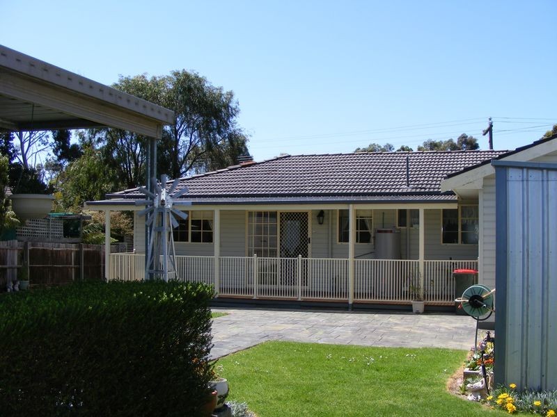 17 Williams Road, Simpson VIC 3266