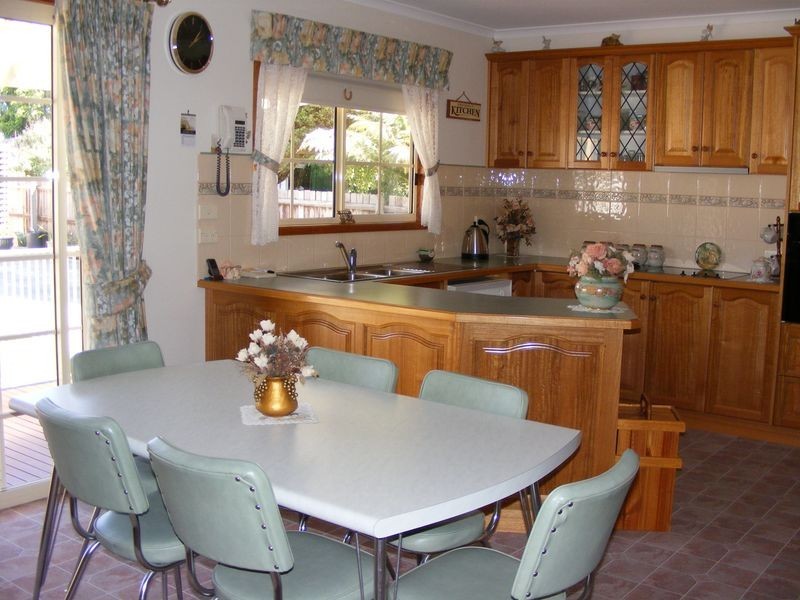 17 Williams Road, Simpson VIC 3266