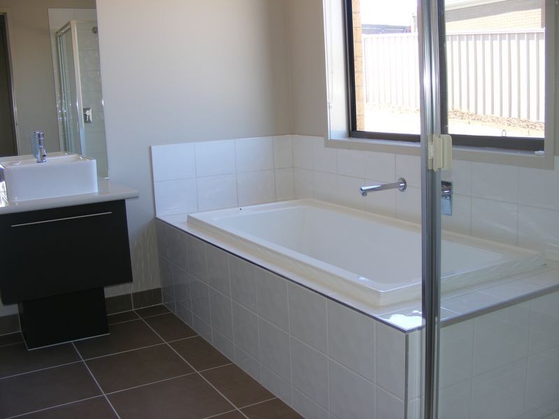 6 Fulford Crescent, Elliminyt VIC 3250