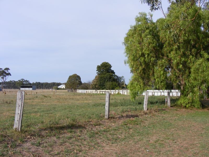 1 & 2/48 New Station Street, Cressy VIC 3322