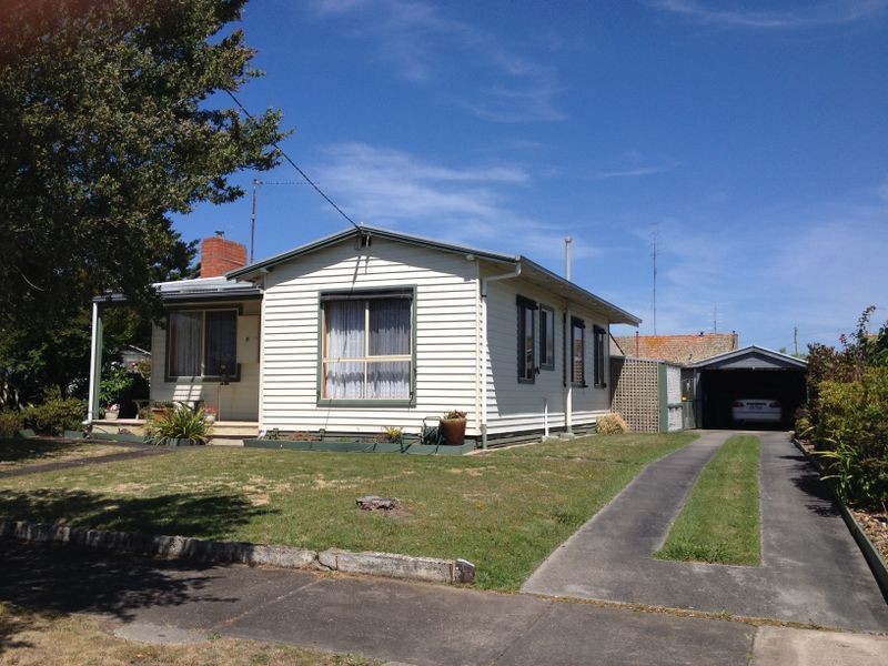6 Churchill Square, Colac VIC 3250