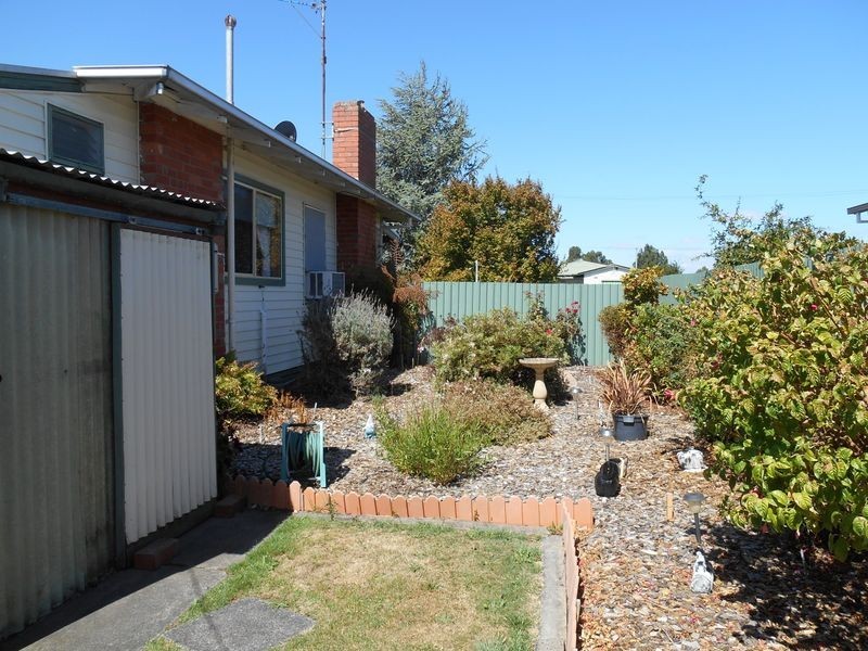 6 Churchill Square, Colac VIC 3250