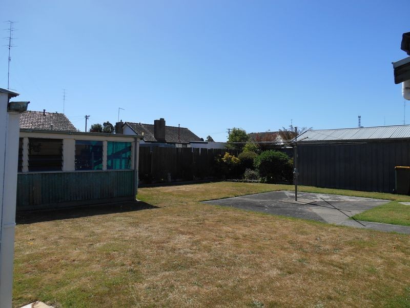 6 Churchill Square, Colac VIC 3250