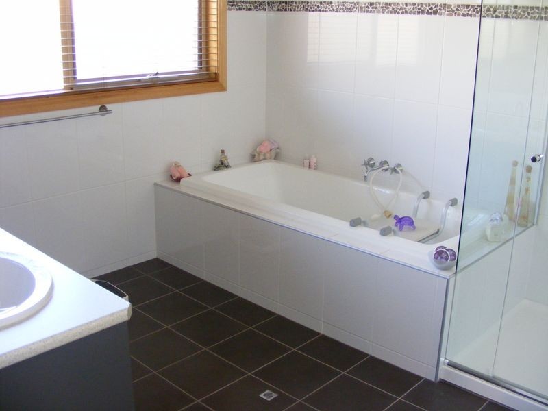 16 Garden Close, Elliminyt VIC 3250