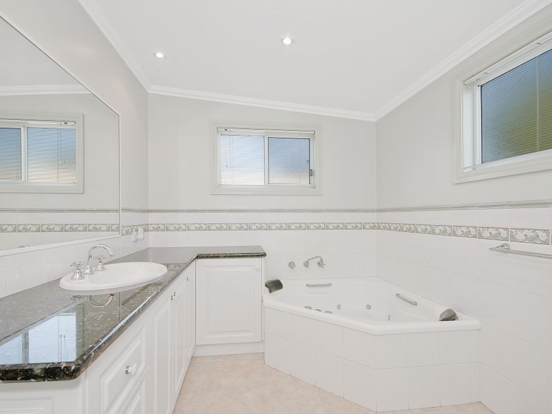 4 McAdam Crescent, Colac VIC 3250