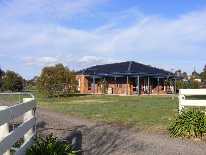 44 Roseneath Road, Warncoort VIC 3243