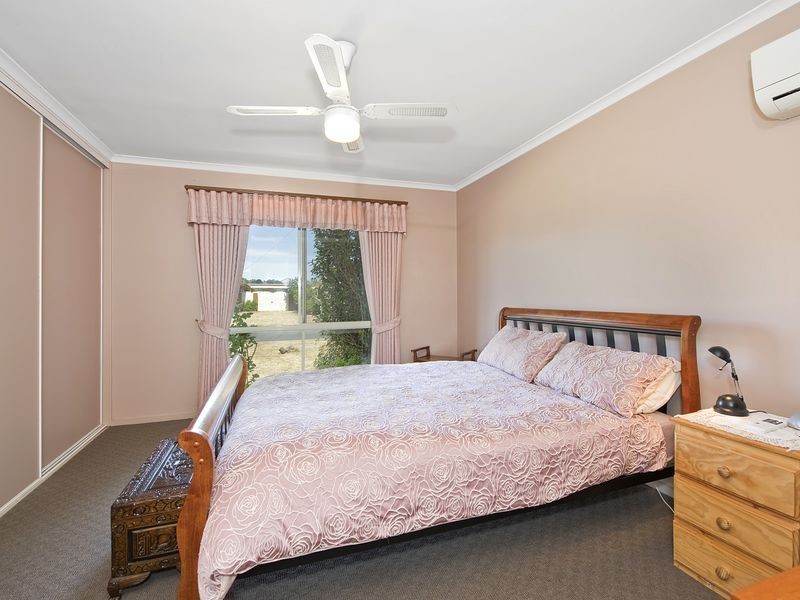 2 Dean Court, Elliminyt VIC 3250