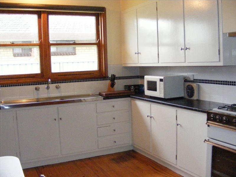2/9 Bryan Avenue, Colac VIC 3250