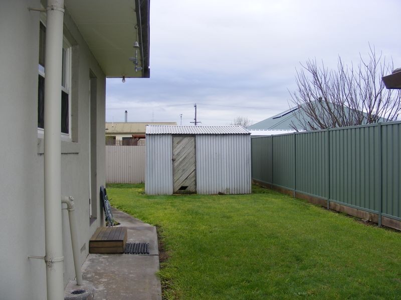 2/9 Bryan Avenue, Colac VIC 3250