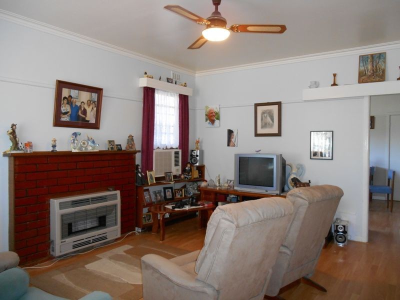 6 Churchill Square, Colac VIC 3250