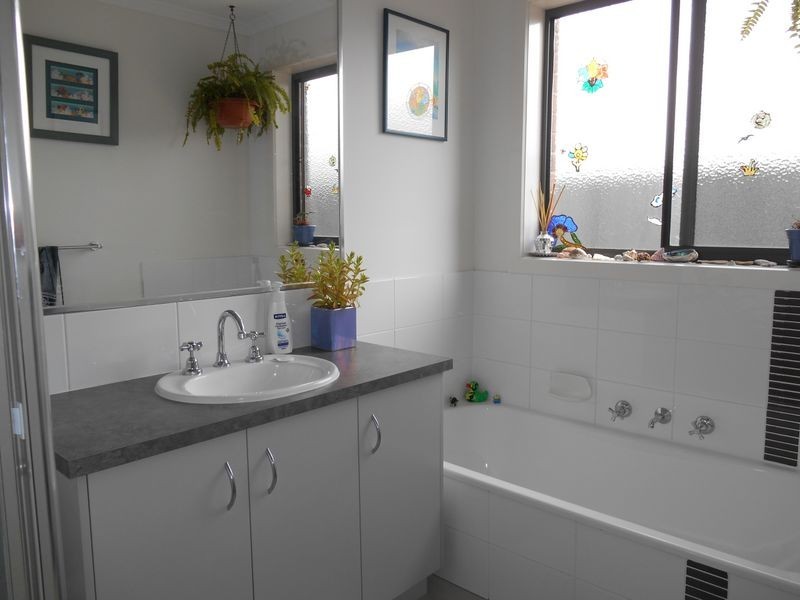 77 Imperial Drive, Colac VIC 3250