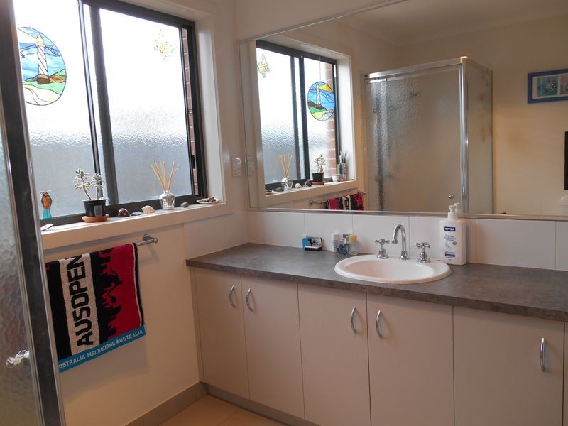 77 Imperial Drive, Colac VIC 3250